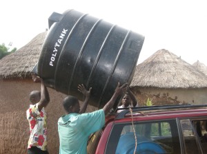 Loading the polytank onto the roof of the taxi - apparently the Tamale police didn't think that this was a funny as I did!